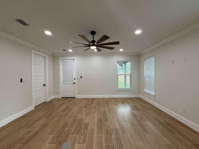 Building Photo - 361 County Line Rd