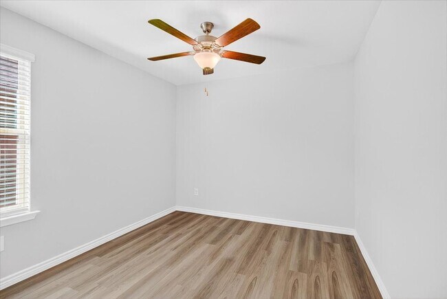 Building Photo - 1626 Comfy Wy