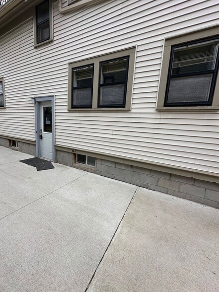 side - 829 Miller Ave