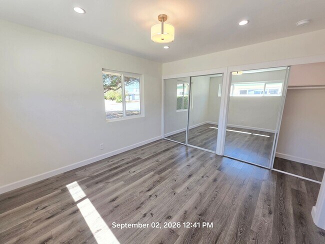 Building Photo - 858 N Darfield Ave