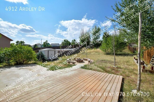 Building Photo - Bright Home with HUGE Yard!