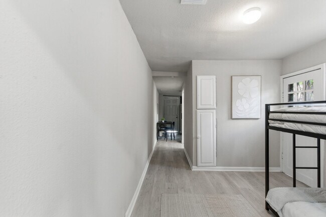 Building Photo - 314 West Cevallos-SI ID1363388P