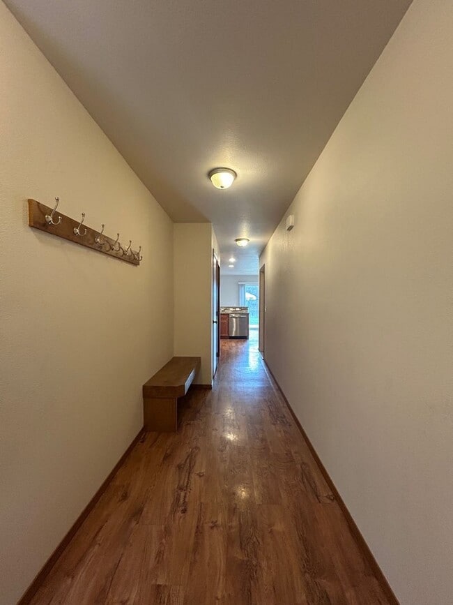 Building Photo - Spacious 3 Bedroom 2.5 Bath Duplex in Post Falls