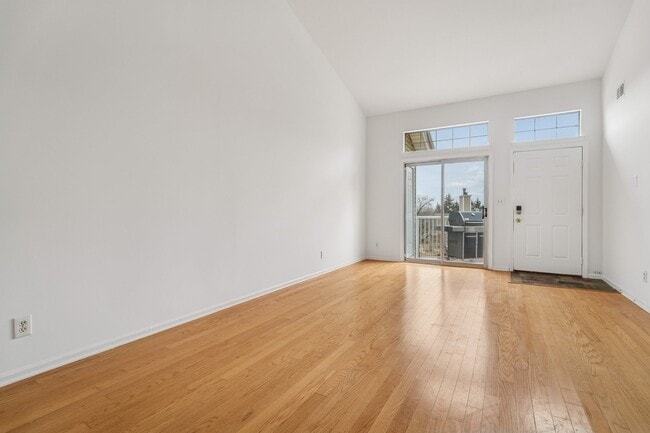 Building Photo - 6 Ray Ct