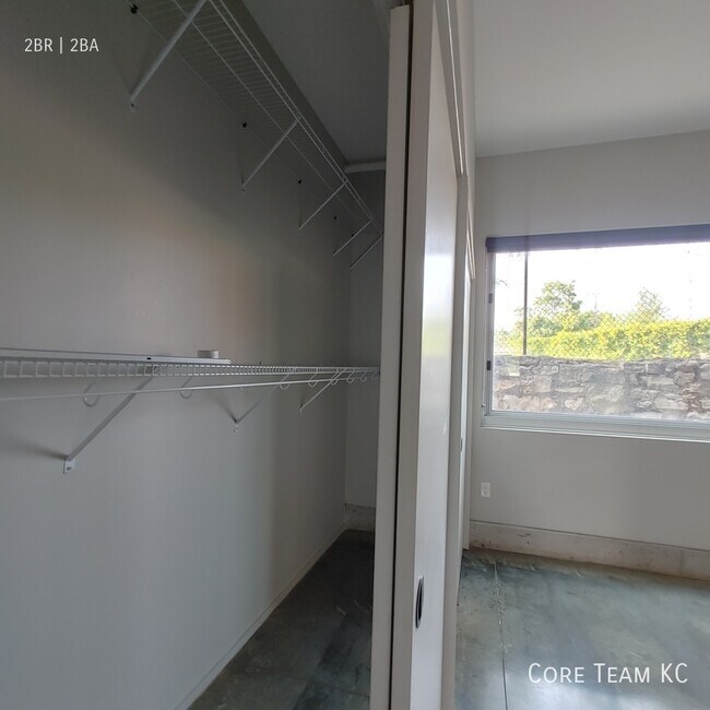 Building Photo - LARGE two bedroom