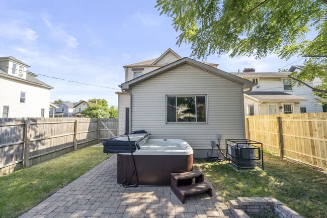 Building Photo - 530 Hanford St