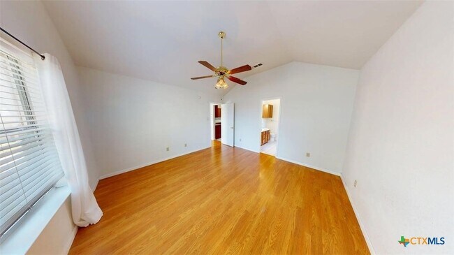 Building Photo - 411 Tomahawk Dr