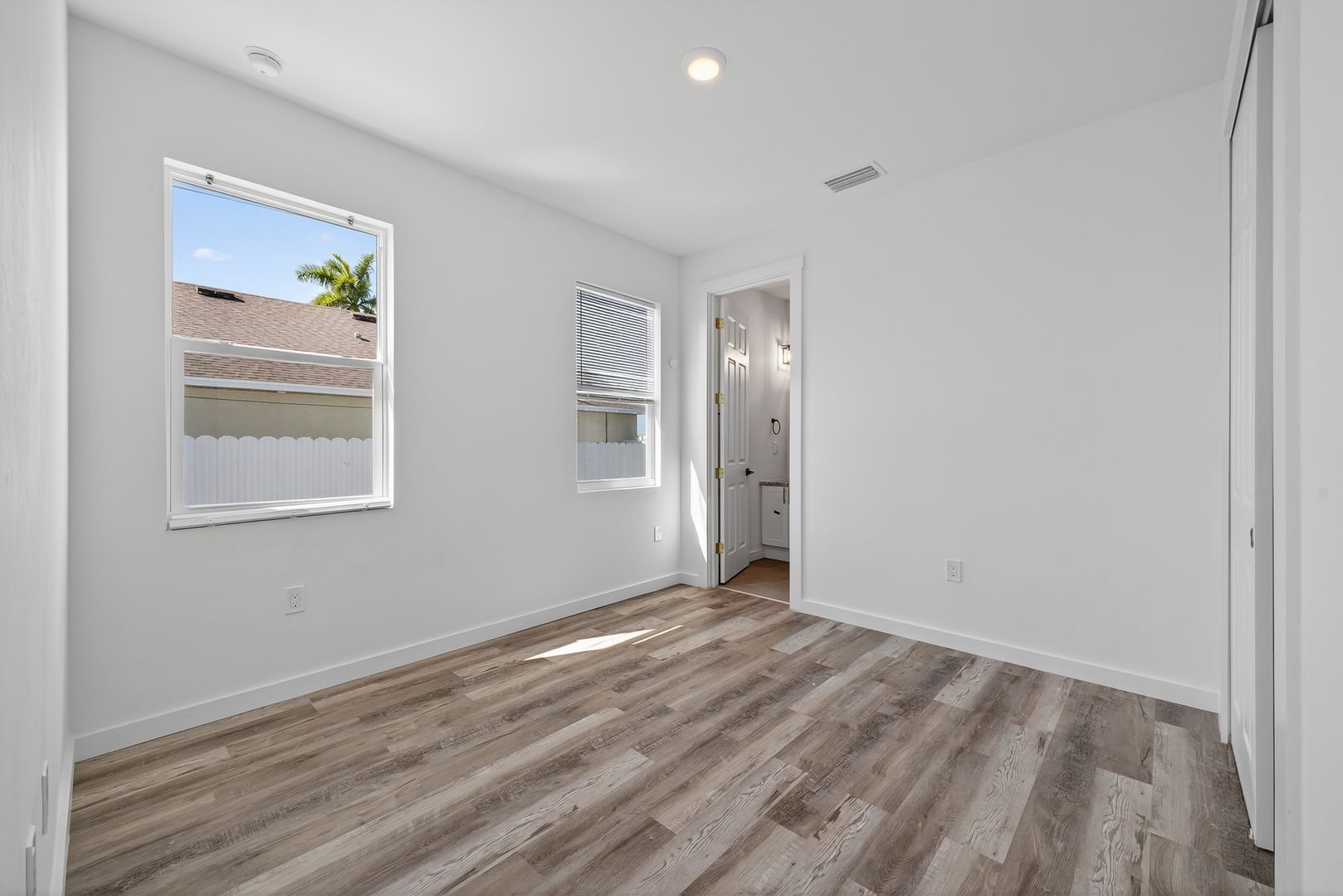 Building Photo - 127 NW 12th Pl