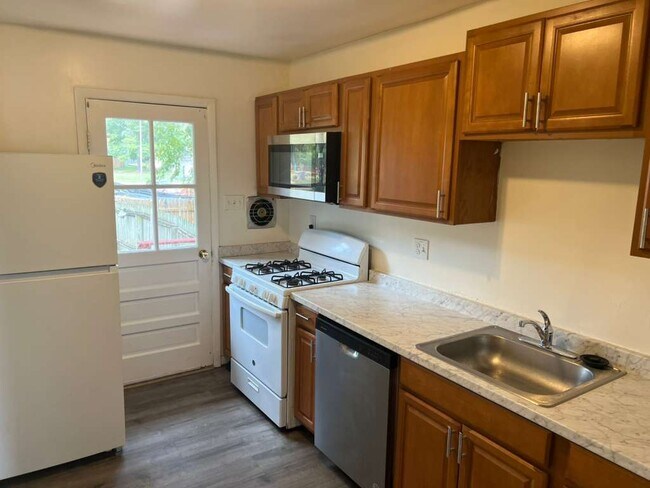 Building Photo - 8202 Tomlinson Ct