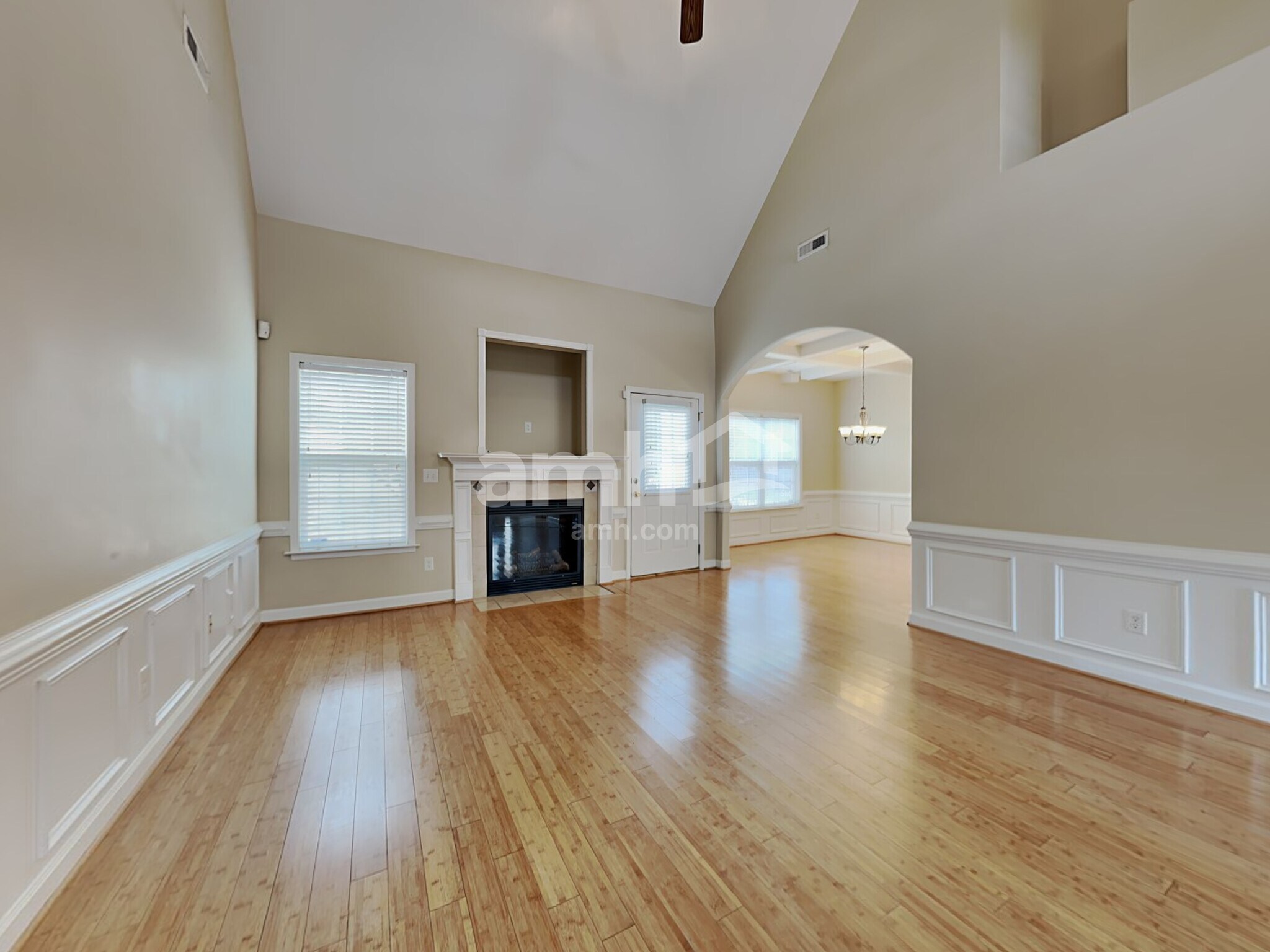 Building Photo - 405 Quick Silver Dr