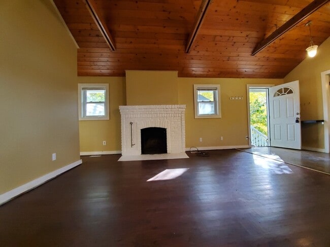 Building Photo - 3770 Woodview Ave
