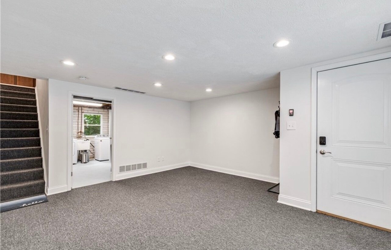 Building Photo - 3811 Edgepark Dr