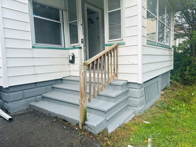 Building Photo - DREAM LOCATION !! LOOKS LIKE PRIVET ROAD !!!