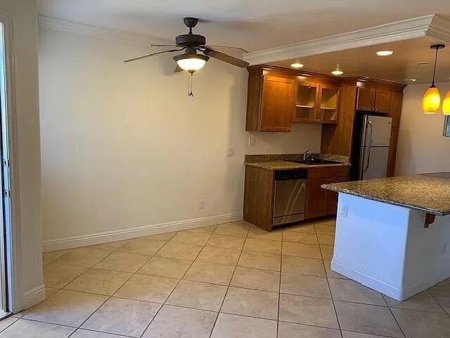 Building Photo - "Charming 2-Bed, 2-Bath Condo Retreat in San Marcos Oasis!"