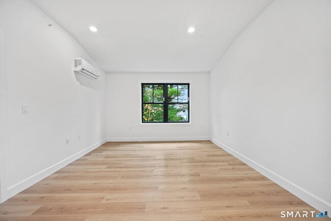 Building Photo - 131 Beach Rd