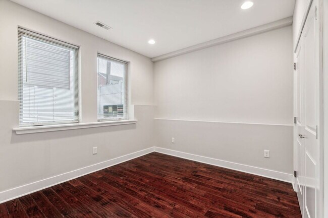 Building Photo - 1238 N 6th St