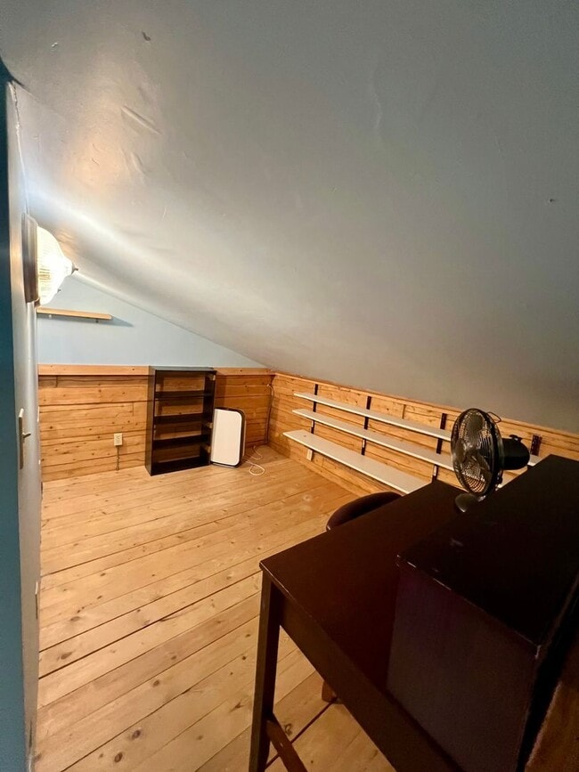 Building Photo - 1 Bedroom Cabin with Water Holding Tank / ...