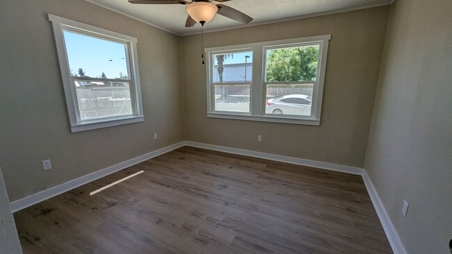 Building Photo - Remodeled 2 Bedroom 1 Bath Cottage Home