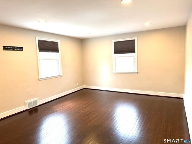 Building Photo - 28 Miamis Rd