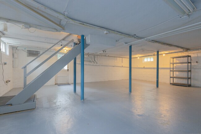Building Photo - 7 Carthage Ln