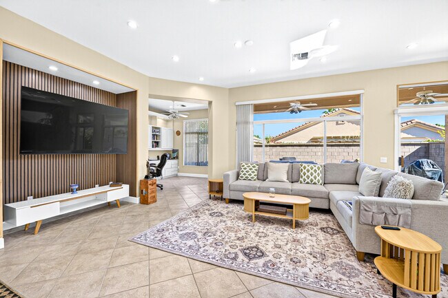 Building Photo - 78804 Platinum Dr