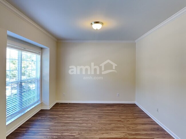 Building Photo - 420 Laurel Hills Dr