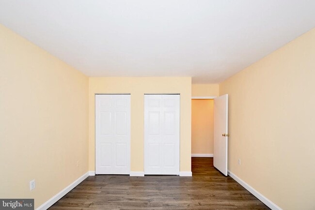Building Photo - 10320 Westlake Dr