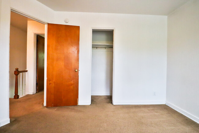 Building Photo - 831 N Raynor Ave