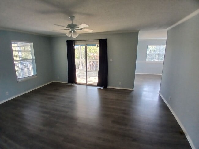 Building Photo - Charming Coastal Rental at Bald Point FL