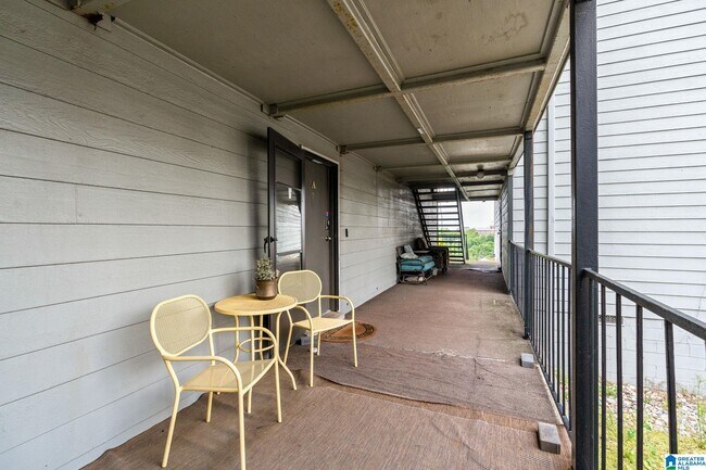 Building Photo - 1909 16th Ave S