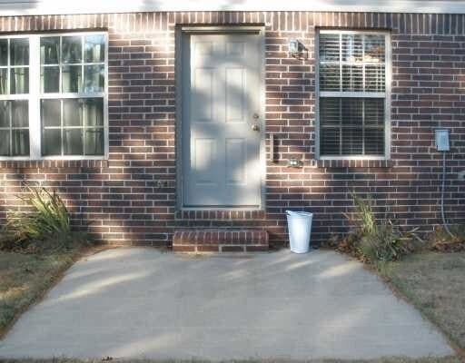 Building Photo - 2219 Skyler Dr