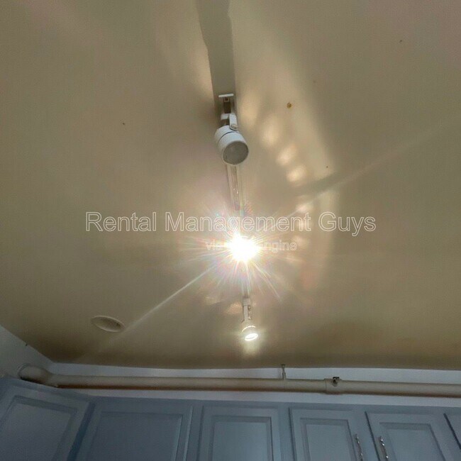 Building Photo - 2021 3rd Ave S