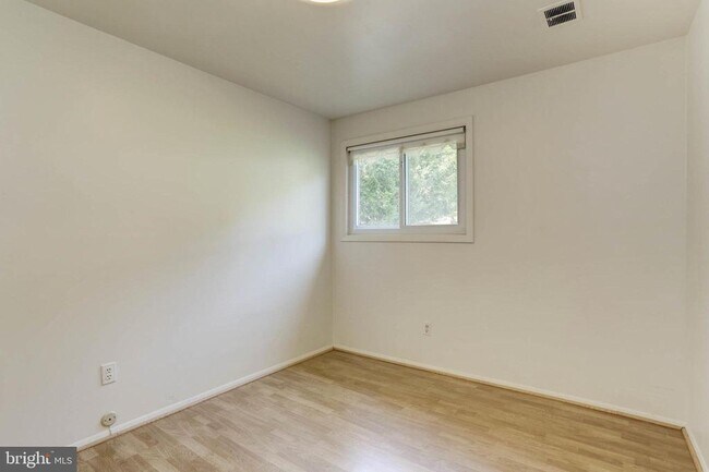 Building Photo - 11821 Charen Ln