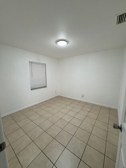 Building Photo - 4204 Sunnyside Dr