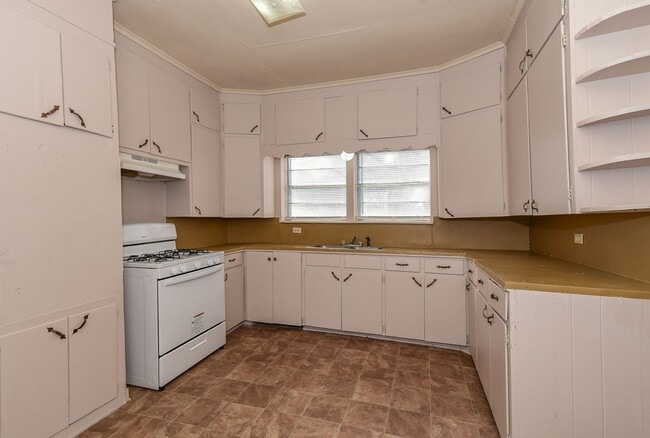 Building Photo - 3715 Eutopia St