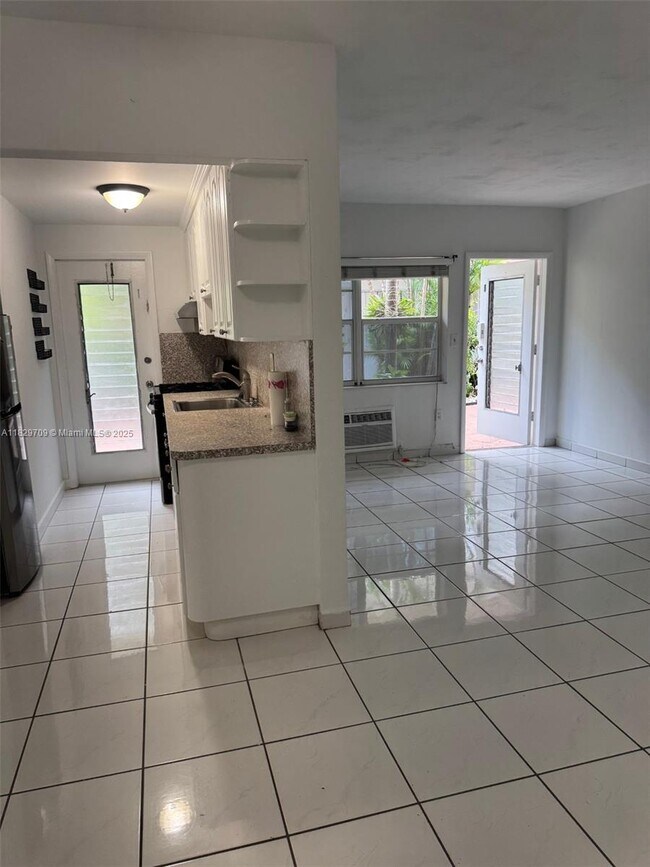 Building Photo - 8040 Tatum Waterway Dr