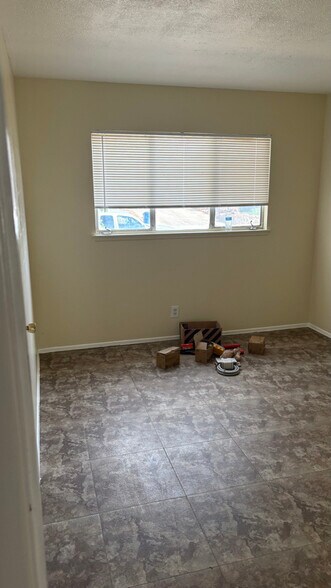 Building Photo - 5229 Mountain View Dr