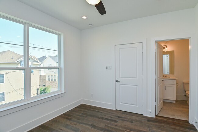 Building Photo - 4317 Koehler St