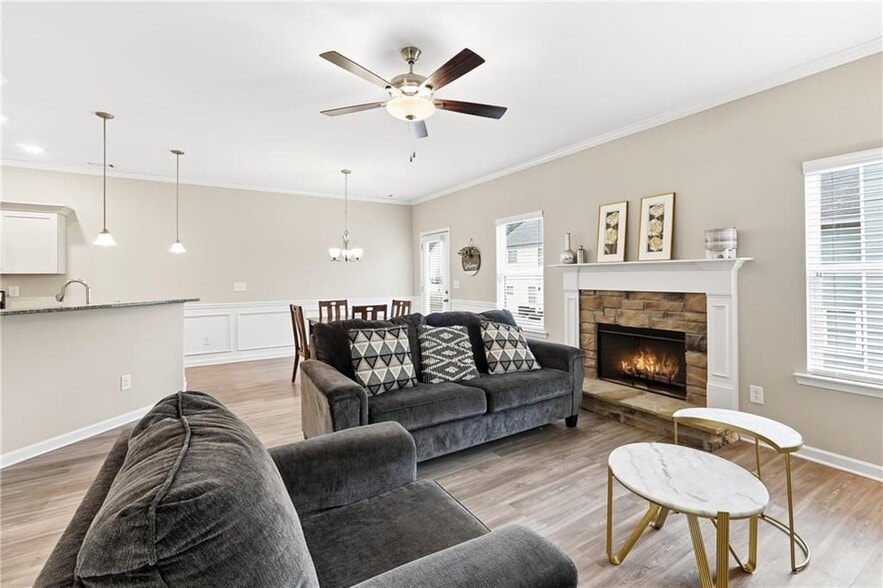 Building Photo - 334 Melody Ln