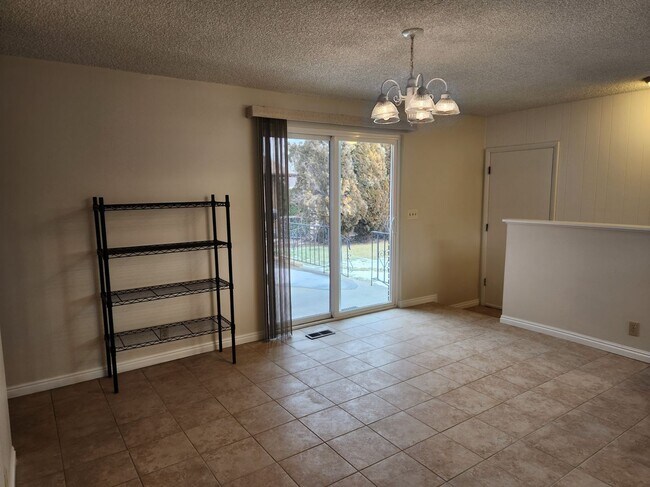 Building Photo - Great 4 Bd 2 Ba Home in Taylorsville