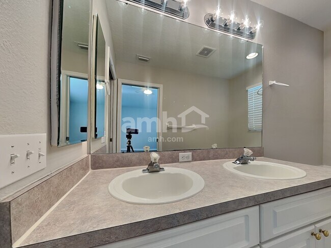 Building Photo - 9103 Crystal Commons Way