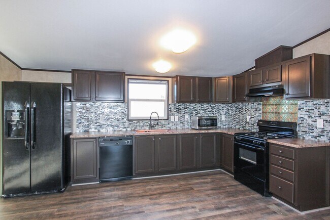 Building Photo - 3 bedroom 2 Bathroom - Horse Property