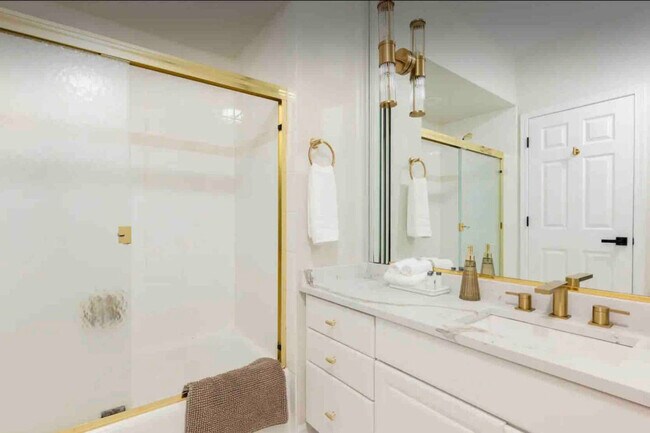 Building Photo - 1501 W Thomas St