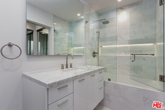 Building Photo - 12320 Montana Ave