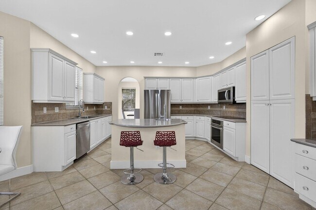 Building Photo - 1724 Annandale Cir