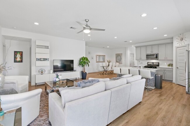Building Photo - 29403 Ella Larchmont Ct