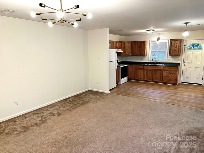 Building Photo - 5589 Wrenn Dr