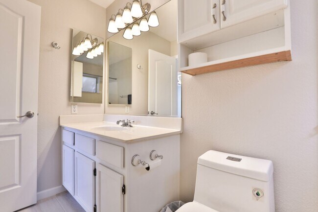 Building Photo - Pet Friendly 5-bedroom, 3 bath Home w/ Pool and Finished Basement