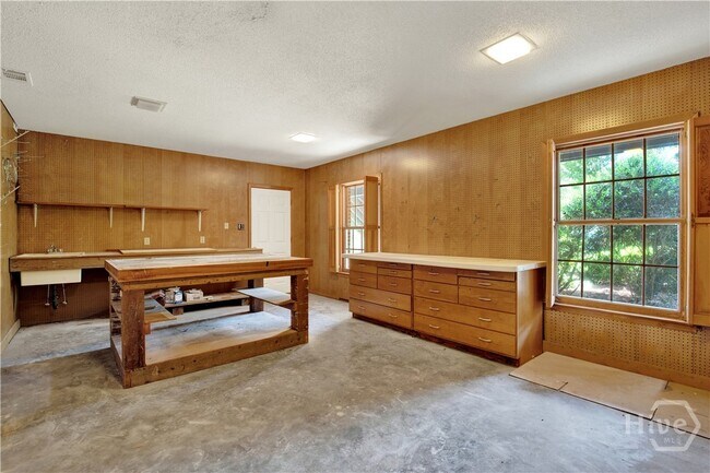 Building Photo - 5 Anchor Ct