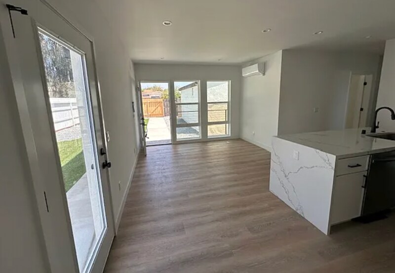 Building Photo - 4594 Harbinson Ave